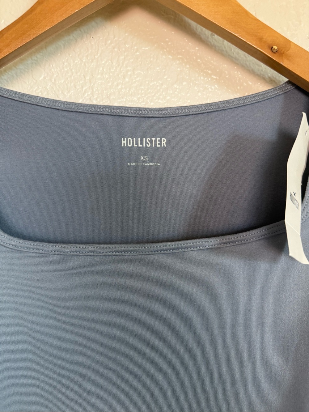 Hollister Brown Long-Sleeve Henley Top and gray Hollister top - Picture 3 of 7